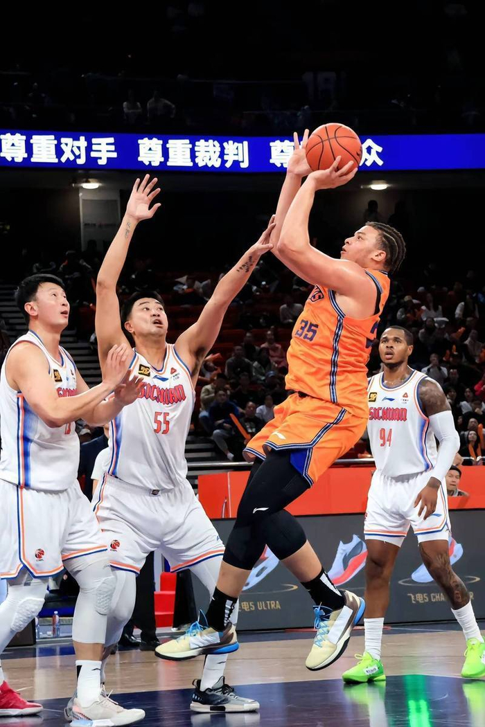 关于刚刚！风云突变广东宏远赛前再遭质疑迈阿密热火迎NBA季后赛关键赛，穆古鲁扎爆冷击败西班牙队的信息